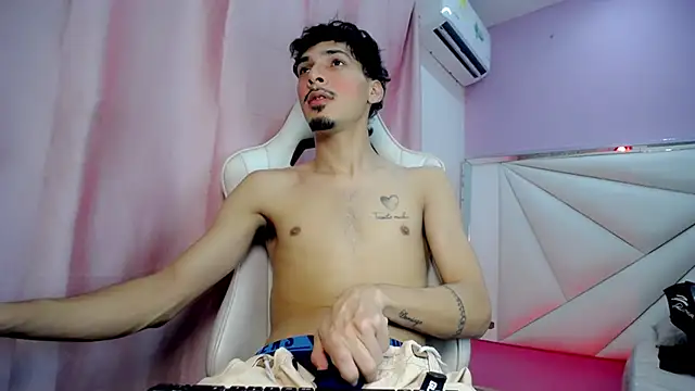 Snapshot of Yankeee_ chatting on December 2025 04:17:01 AM Yankeee online show from December 2025 04:17:01 AM