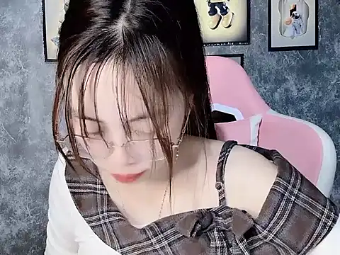 Snapshot of Aria5999 chatting on December 2025 09:09:01 PM Aria5999 online show from December 2025 09:09:01 PM