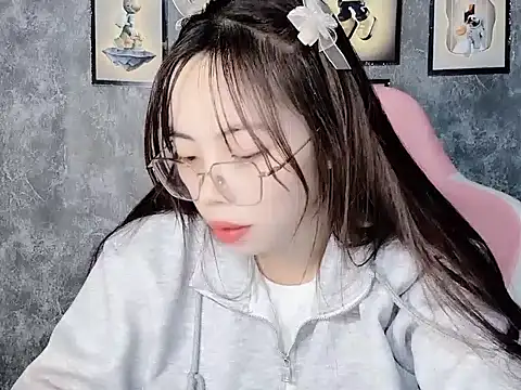 Snapshot of Aria5999 chatting on December 2025 07:40:02 PM Aria5999 online show from December 2025 07:40:02 PM