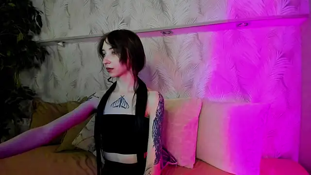 Snapshot of Ellen_Hops chatting on May 2026 12:41:01 AM Ellen Hops online show from May 2026 12:41:01 AM