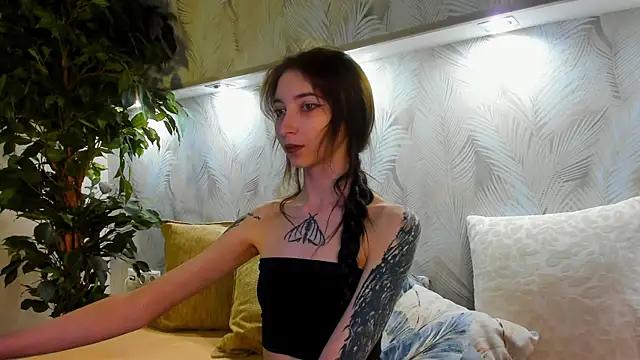 Snapshot of Ellen_Hops chatting on May 2026 01:11:02 AM Ellen Hops online show from May 2026 01:11:02 AM
