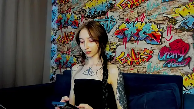 Snapshot of Ellen_Hops chatting on May 2026 01:57:16 AM Ellen Hops online show from May 2026 01:57:16 AM