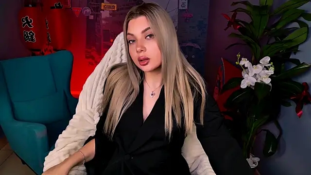 HyileyClark online show from April 2026 07:42:01 AM