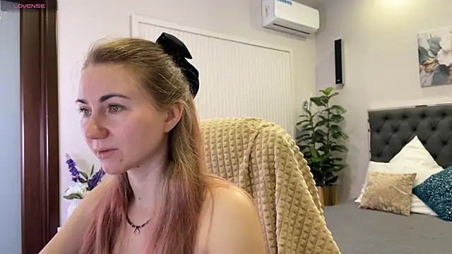 Snapshot of SofiAngela chatting on December 2025 01:14:02 AM SofiAngela online show from December 2025 01:14:02 AM