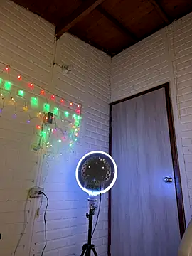 Snapshot of RosseBella_ chatting on December 2025 12:52:02 AM RosseBella online show from December 2025 12:52:02 AM