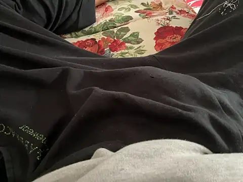 erdestruttor18 online show from February 2026 07:51:01 AM