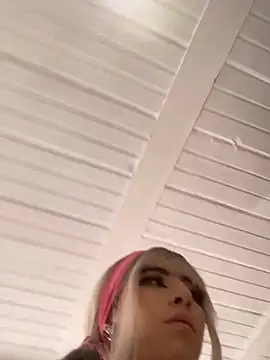 Snapshot of Ravenkittyy chatting on November 2025 09:18:01 PM Ravenkittyy online show from November 2025 09:18:01 PM