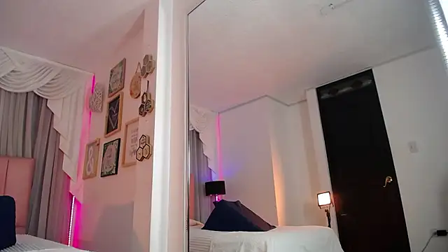 IsabelleDaza online show from February 2026 12:04:02 PM