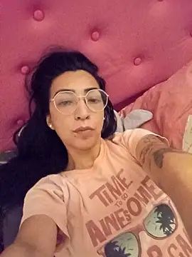 Snapshot of Yani-14 chatting on December 2025 09:25:01 AM Yani-14 online show from December 2025 09:25:01 AM