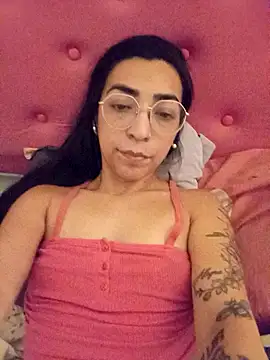 Snapshot of Yani-14 chatting on December 2025 04:28:02 AM Yani-14 online show from December 2025 04:28:02 AM