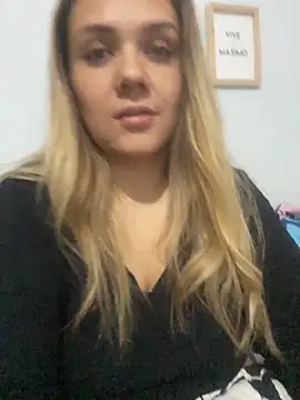 LoreinnFox online show from April 2026 05:45:02 AM