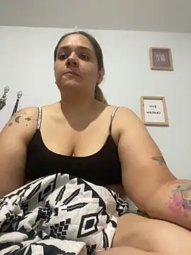 LoreinnFox online show from April 2026 06:46:01 PM