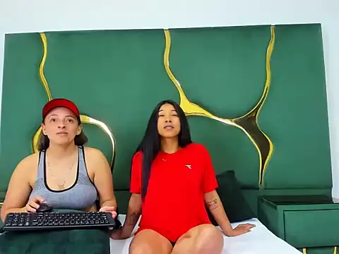 Snapshot of Alyssa_Noah chatting on November 2025 05:54:01 AM Alyssa Noah online show from November 2025 05:54:01 AM