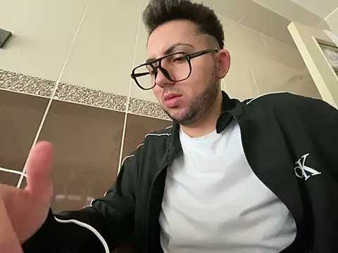 Snapshot of mcylzsd chatting on December 2025 10:52:02 AM mcylzsd online show from December 2025 10:52:02 AM