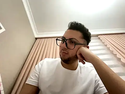 Snapshot of mcylzsd chatting on December 2025 10:58:01 PM mcylzsd online show from December 2025 10:58:01 PM