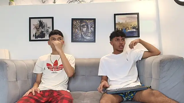 Snapshot of COUPLES_BOYS chatting on February 2026 01:35:02 AM COUPLES BOYS online show from February 2026 01:35:02 AM