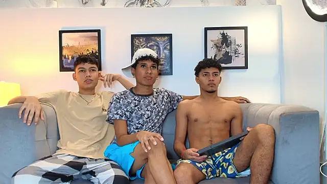 COUPLES BOYS online show from March 2026 01:23:01 AM