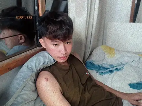 Snapshot of asiantwink0000 chatting on December 2025 03:29:01 PM asiantwink0000 online show from December 2025 03:29:01 PM