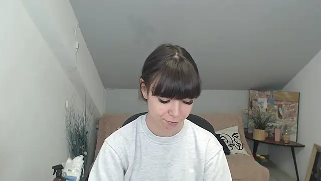 Snapshot of MayaWill chatting on December 2025 12:58:02 PM MayaWill online show from December 2025 12:58:02 PM