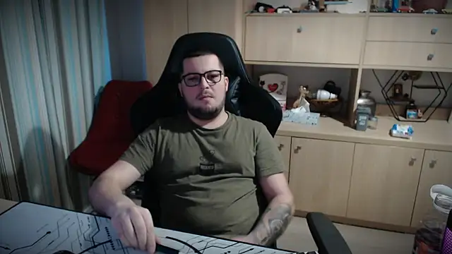 Snapshot of kevinnlovelly chatting on December 2025 02:22:01 PM kevinnlovelly online show from December 2025 02:22:01 PM