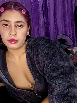 Snapshot of IsabellaCherryX chatting on December 2025 05:24:02 AM IsabellaCherryX online show from December 2025 05:24:02 AM