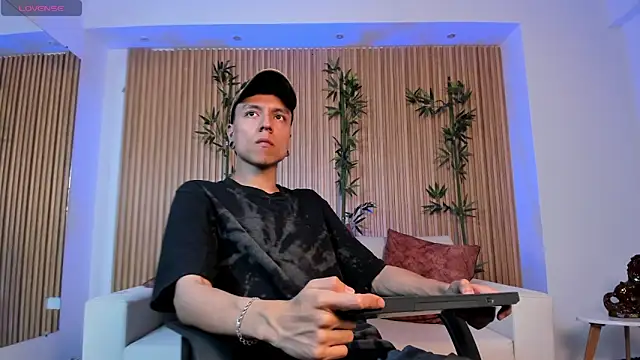 Snapshot of Bastthianxxx chatting on December 2025 07:08:02 PM Bastthianxxx online show from December 2025 07:08:02 PM