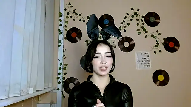 Snapshot of Sweeet_Sss chatting on December 2025 02:48:01 PM Sweeet Sss online show from December 2025 02:48:01 PM