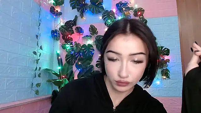 Snapshot of Sweeet_Sss chatting on December 2025 01:48:01 PM Sweeet Sss online show from December 2025 01:48:01 PM