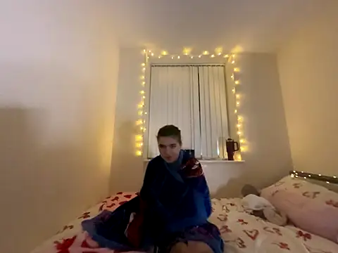 lucyx xx online show from December 2025 06:05:01 PM