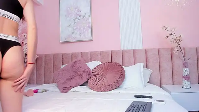 SashaBlake  online show from December 2025 12:20:02 AM