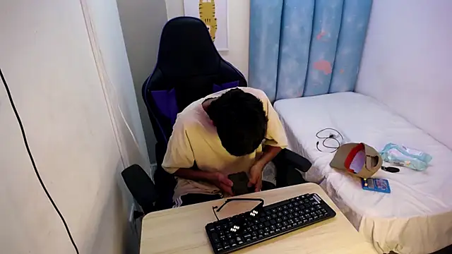 Snapshot of Lil_babyyy_ chatting on December 2025 02:52:01 AM Lil babyyy online show from December 2025 02:52:01 AM