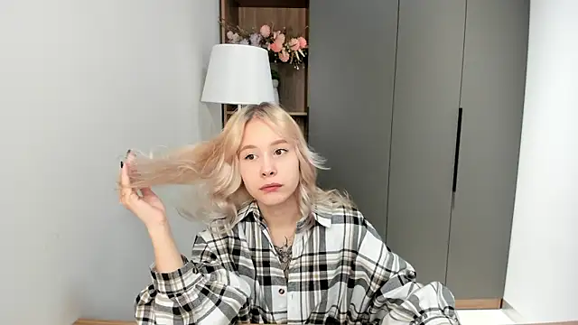 Snapshot of AunclreaVache chatting on November 2025 10:41:02 AM AunclreaVache online show from November 2025 10:41:02 AM