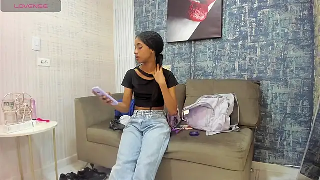 Brizza H033 online show from December 2025 09:09:02 PM