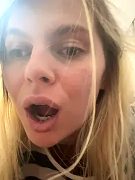 Snapshot of d0uble_trouble chatting on November 2025 02:36:02 AM d0uble trouble online show from November 2025 02:36:02 AM