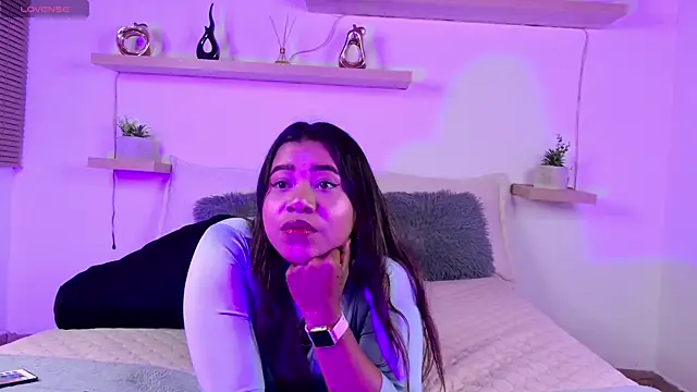 Snapshot of Lunaartistry chatting on November 2025 02:58:01 AM Lunaartistry online show from November 2025 02:58:01 AM