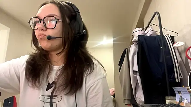 Snapshot of KerriMcbreen chatting on November 2025 06:16:02 AM KerriMcbreen online show from November 2025 06:16:02 AM