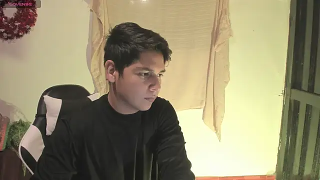 Snapshot of Asta_YunoXXX chatting on December 2025 01:10:01 AM Asta YunoXXX online show from December 2025 01:10:01 AM