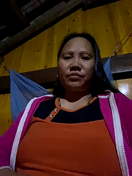 Snapshot of LeoPet2x chatting on December 2025 01:05:02 PM LeoPet2x online show from December 2025 01:05:02 PM