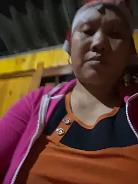 Snapshot of LeoPet2x chatting on December 2025 01:31:02 PM LeoPet2x online show from December 2025 01:31:02 PM