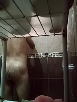 Snapshot of Yles13 chatting on December 2025 10:14:01 PM Yles13 online show from December 2025 10:14:01 PM