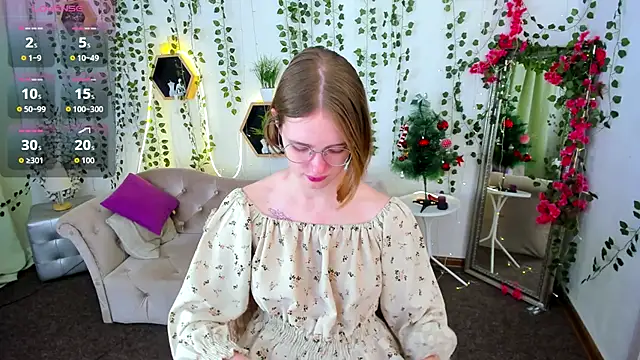 Snapshot of Mia_Mooore chatting on December 2025 01:38:02 PM Mia Mooore online show from December 2025 01:38:02 PM