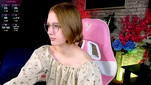 Mia Mooore online show from December 2025 02:03:01 PM