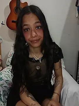 Emma Everett online show from December 2025 12:32:02 PM