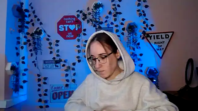 Moon  Lily online show from December 2025 12:58:02 PM