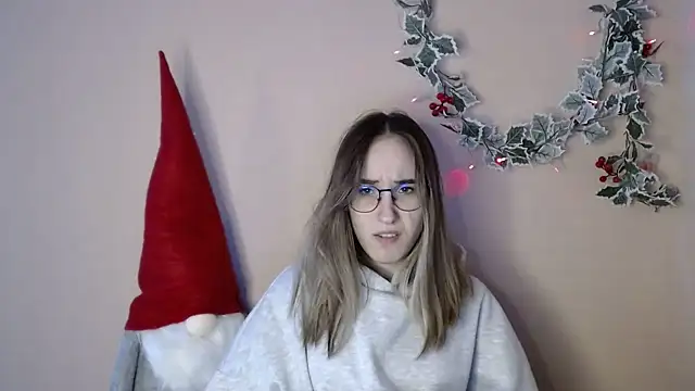 Moon  Lily online show from December 2025 01:37:02 PM