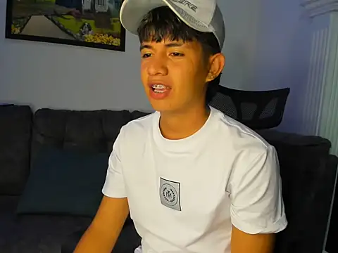 Snapshot of Mikke18 chatting on December 2025 11:21:01 PM Mikke18 online show from December 2025 11:21:01 PM