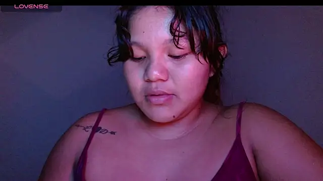 Yourgirl-thaly20 online show from December 2025 06:29:02 AM