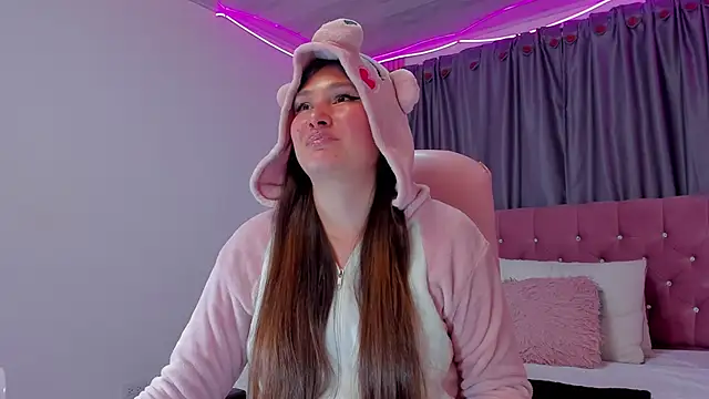 Snapshot of AngieG02_ chatting on December 2025 03:11:02 AM AngieG02 online show from December 2025 03:11:02 AM