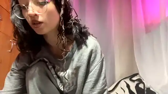 Snapshot of Raylli_Jorden chatting on December 2025 03:09:02 PM Raylli Jorden online show from December 2025 03:09:02 PM