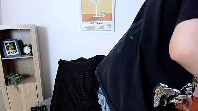 Snapshot of daniellesins2 chatting on December 2025 08:57:01 PM daniellesins2 online show from December 2025 08:57:01 PM